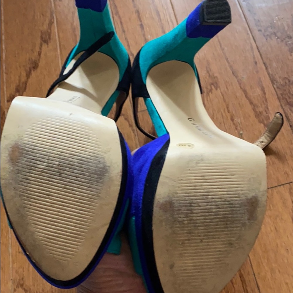 Heels - Picture 3 of 4